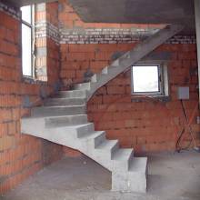 Betonové schodiště ve vesnici Marseille