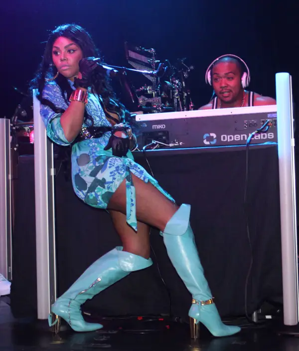 Female Rappers 90 5 90s Female Rappers You Should Definitely Add to Your Playlist This ...