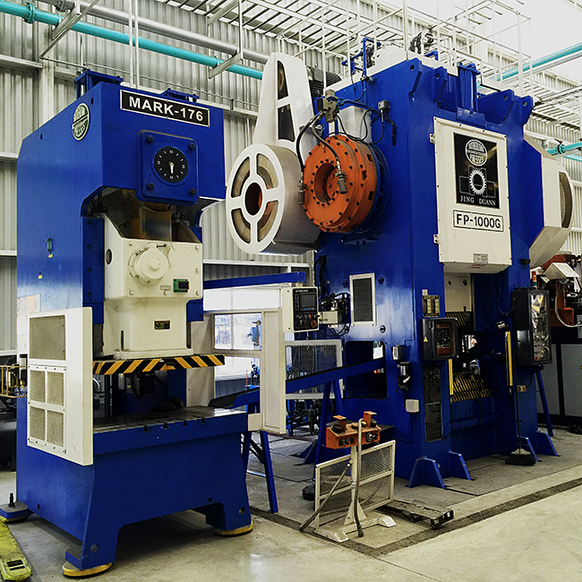 The FP Series forge press 400-1000 ton can address any forge application. Featuring single and multi-station die holders with hydraulic ejectors.