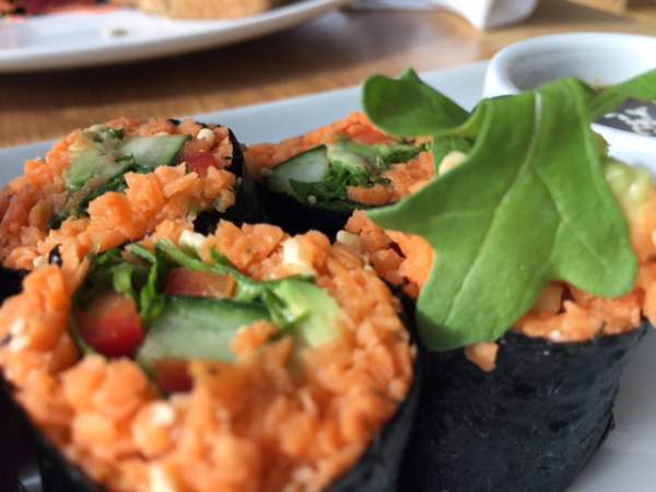 blog-The-Easiest-Wellness-Hacks-for-Traveling-vegan-sushi