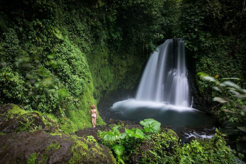 under30experience-group-travel-blog-for-millennials-top-5-trips-to-take-this-summer-costa-rica-rainforest-waterfall