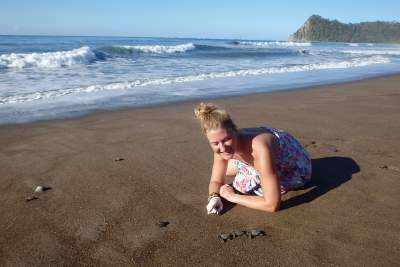 under30experiences-group-travel-blog-for-millennials-Daring-the-solo-adventure-as-a-female-beach
