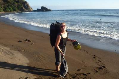 under30experiences-group-travel-blog-for-millennials-Daring-the-solo-adventure-as-a-female-beach-backpack