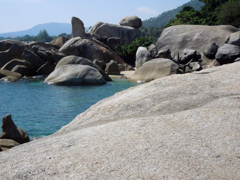 under30experiences-group-travel-blog-for-millennials-how-to-spend-4-days-in-koh-samui-thailand-grandfather-rocks