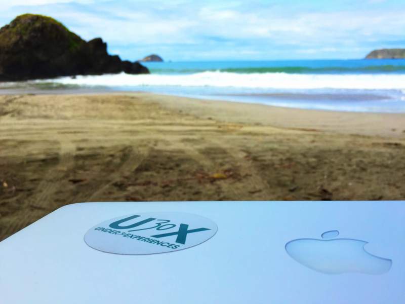 digital-nomad-laptop-in-costa-rica