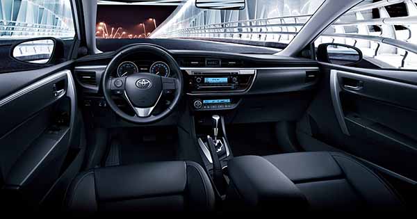 giá xe corolla altis 1.8 nhap khau noi that