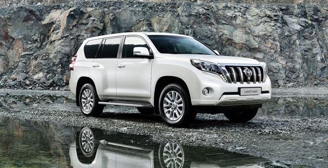 Giá xe Toyota nhập khẩu Land Cruiser VX