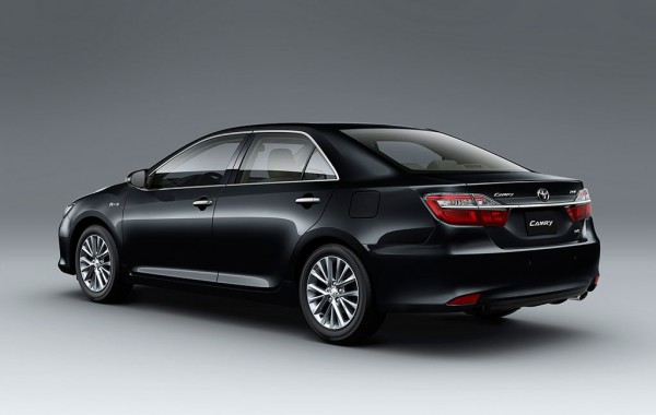 Giá xe Toyota Camry 2017