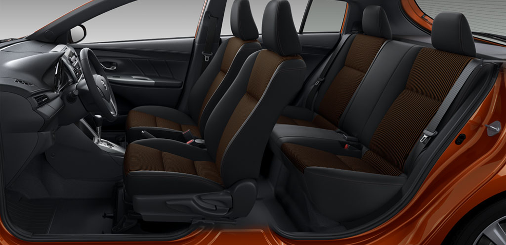 dòng xe toyota nhập khẩu yaris ghế