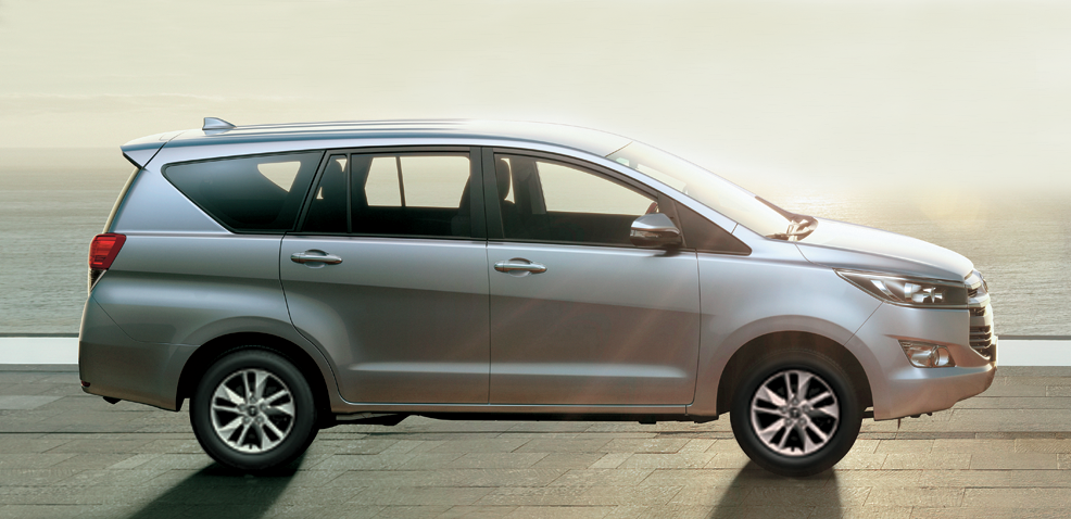 giá xe innova 2019 thân xe