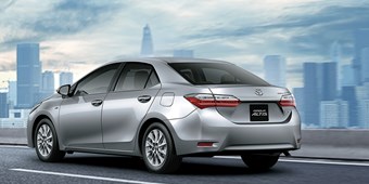 than sau xe toyota corolla altis