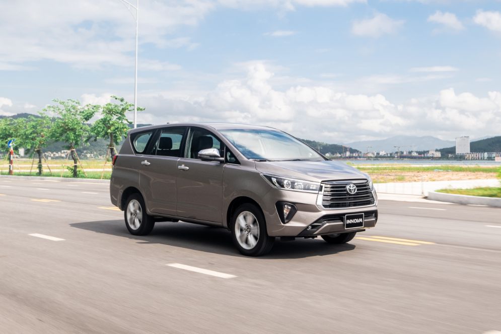 toyota innova 2021 giá lăn bánh