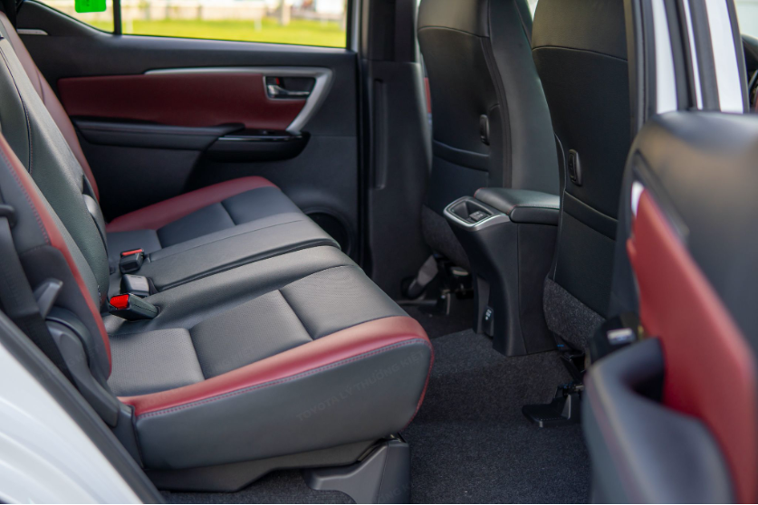 nội thất fortuner 2021