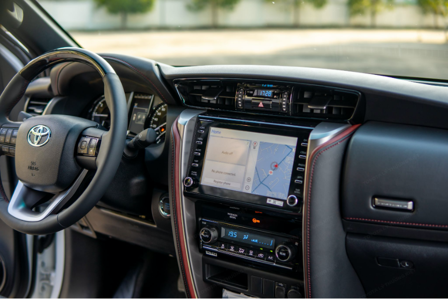 nội thất fortuner 2021
