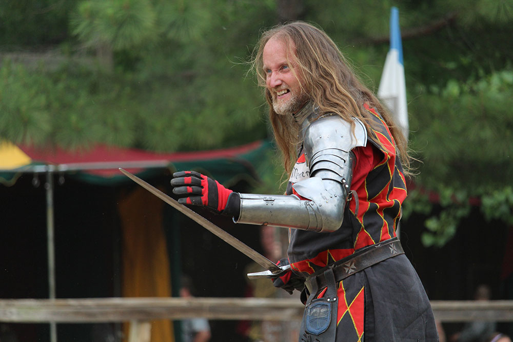 With the festival opening at 10:30 a.m., each day starts with a show at the opening gate whereupon visitors meet noblemen, peasants, knights, knaves, and others.