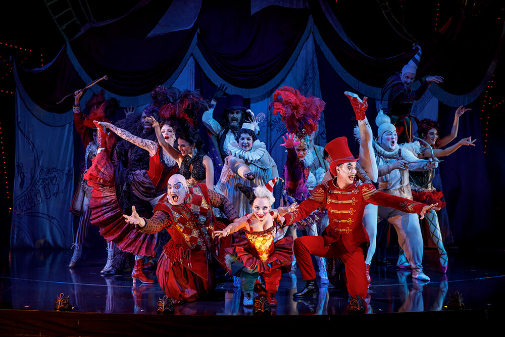 While characters such as the Phantom, Daaé and Raoul de Chagny reappear in the sequel, Love Never Dies introduces a few new characters.