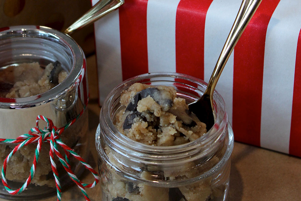 Edible Cookie Dough Mini Pots (Photo: Chelsi Fisher)