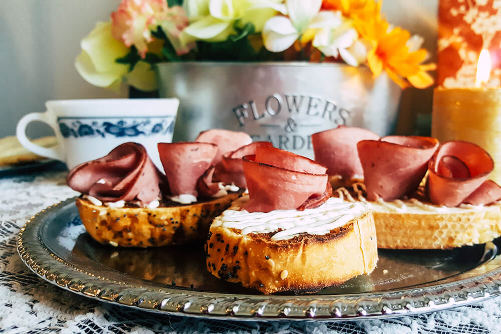 Roast Beef Crostini (Photo: Sarah Herrera)
