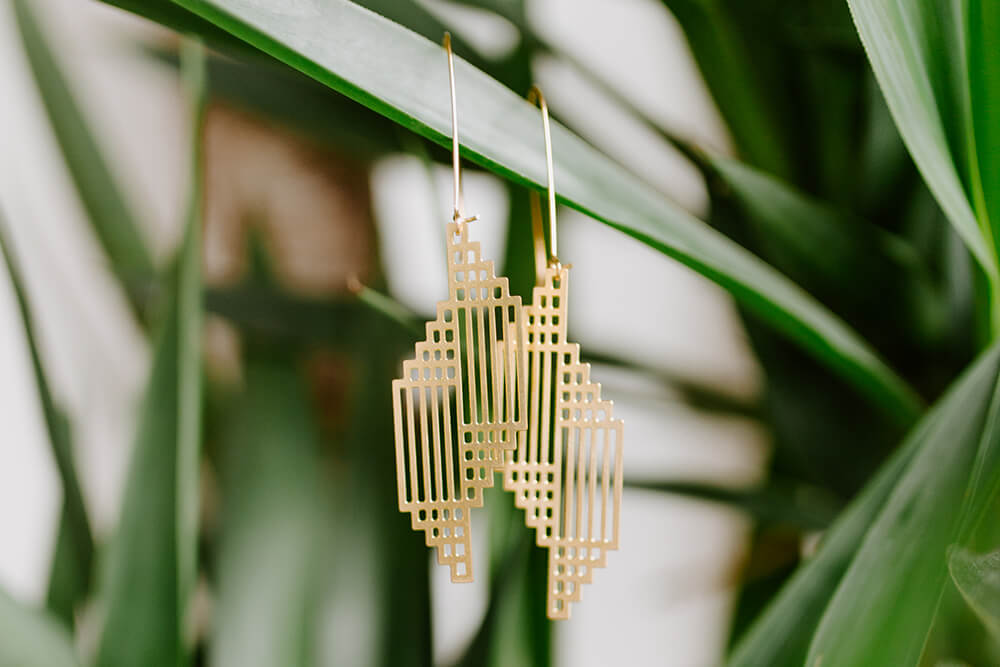 Among the gifts and accessories Rosegold offers, you’ll find jewelry, purses, hats, leather bags, shoes, sunglasses, all-natural bath products, nail polish, and other trinkets. (Photo: Sarah Eliza Roberts)