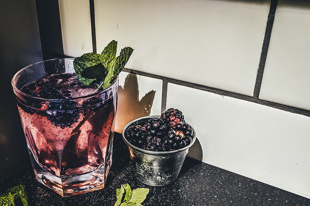 Blackberry Mint-Osa Cocktail (Photo: Sarah Herrera)