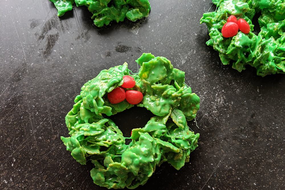 Christmas Cornflake Wreaths (Photo: Sarah Herrera)