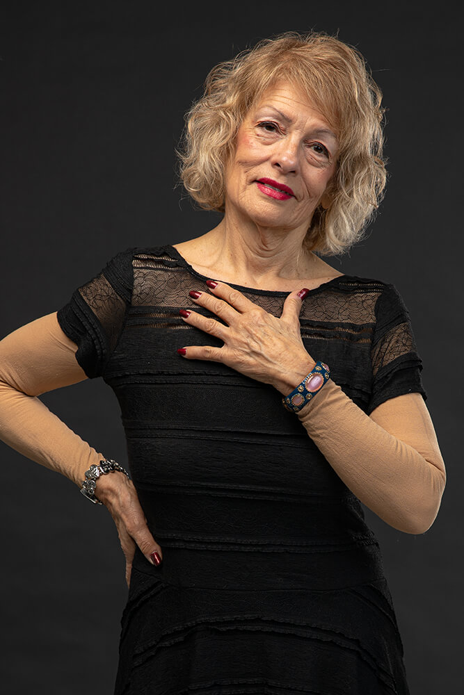 Vivica Walkenbach as Violet (Photo: Josh New)