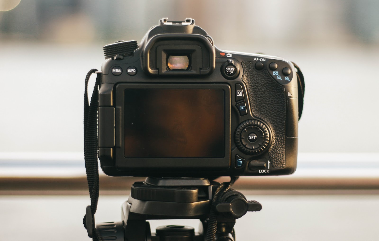 dslr camera