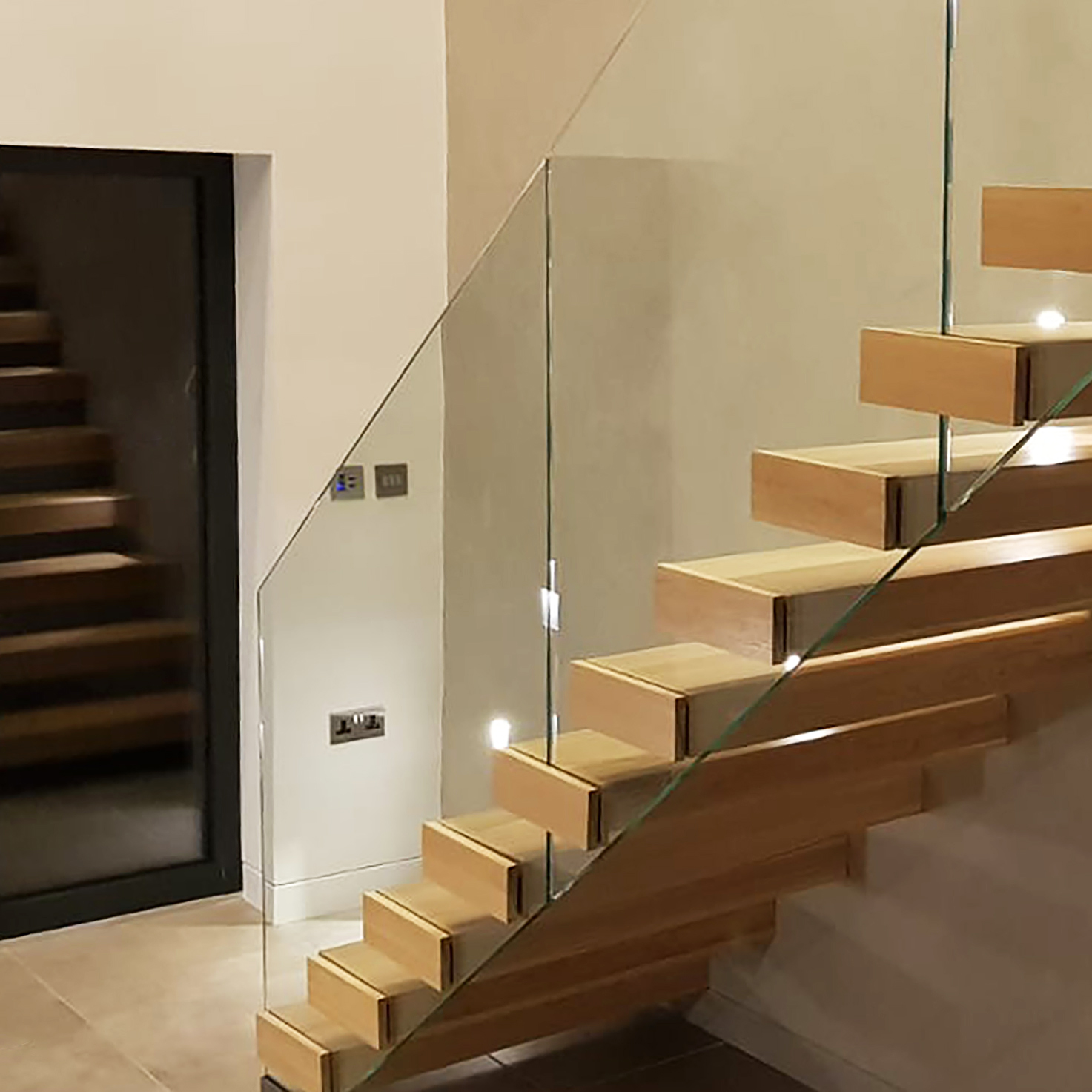 Cantilever I Floating Staircase I Zakuna