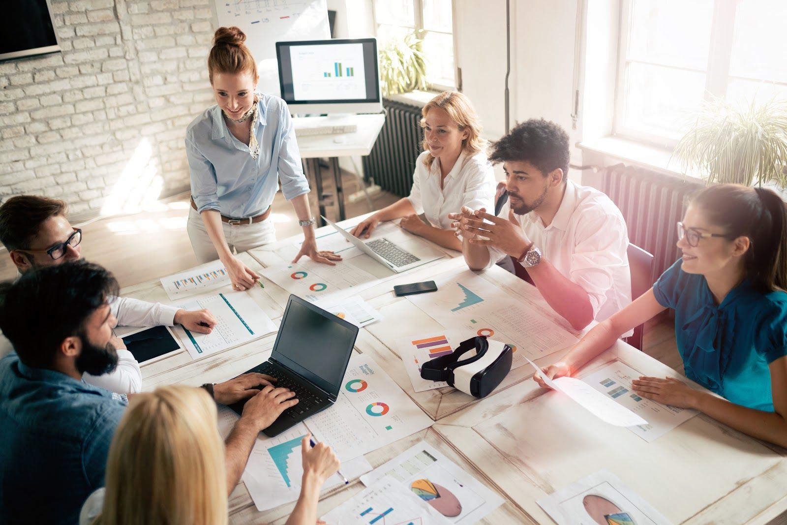 Storytelling and pitch decks that sell
