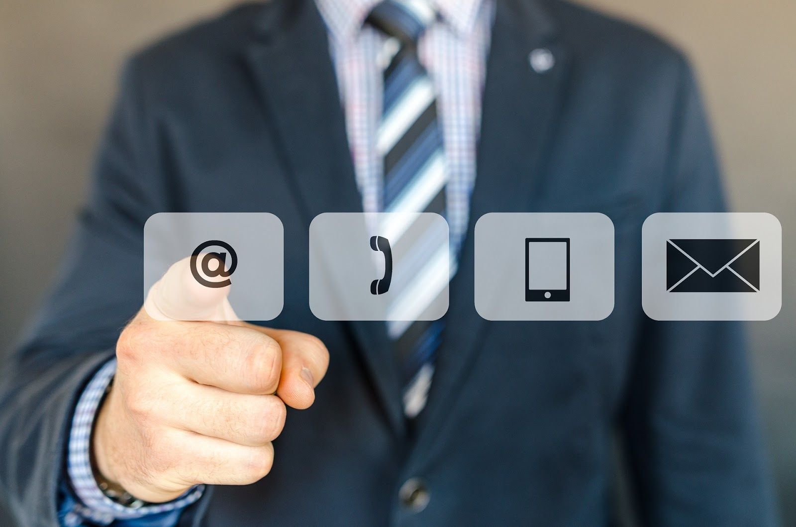 Man pointing at the at symbol for social media lead nurturing