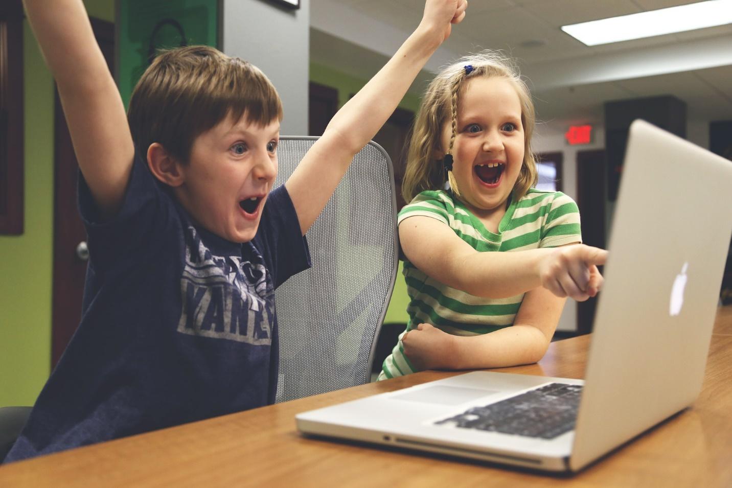kids enjoying a SaaS platform on a laptop