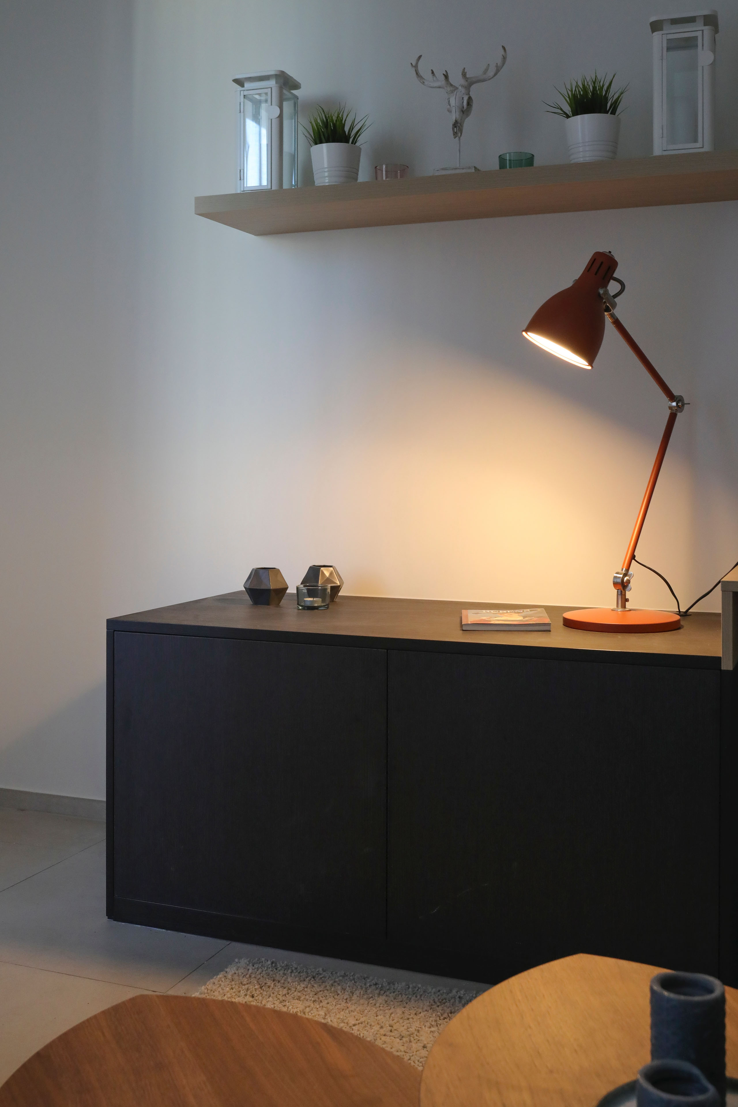 Lamp on Desk to Improve Work Environment