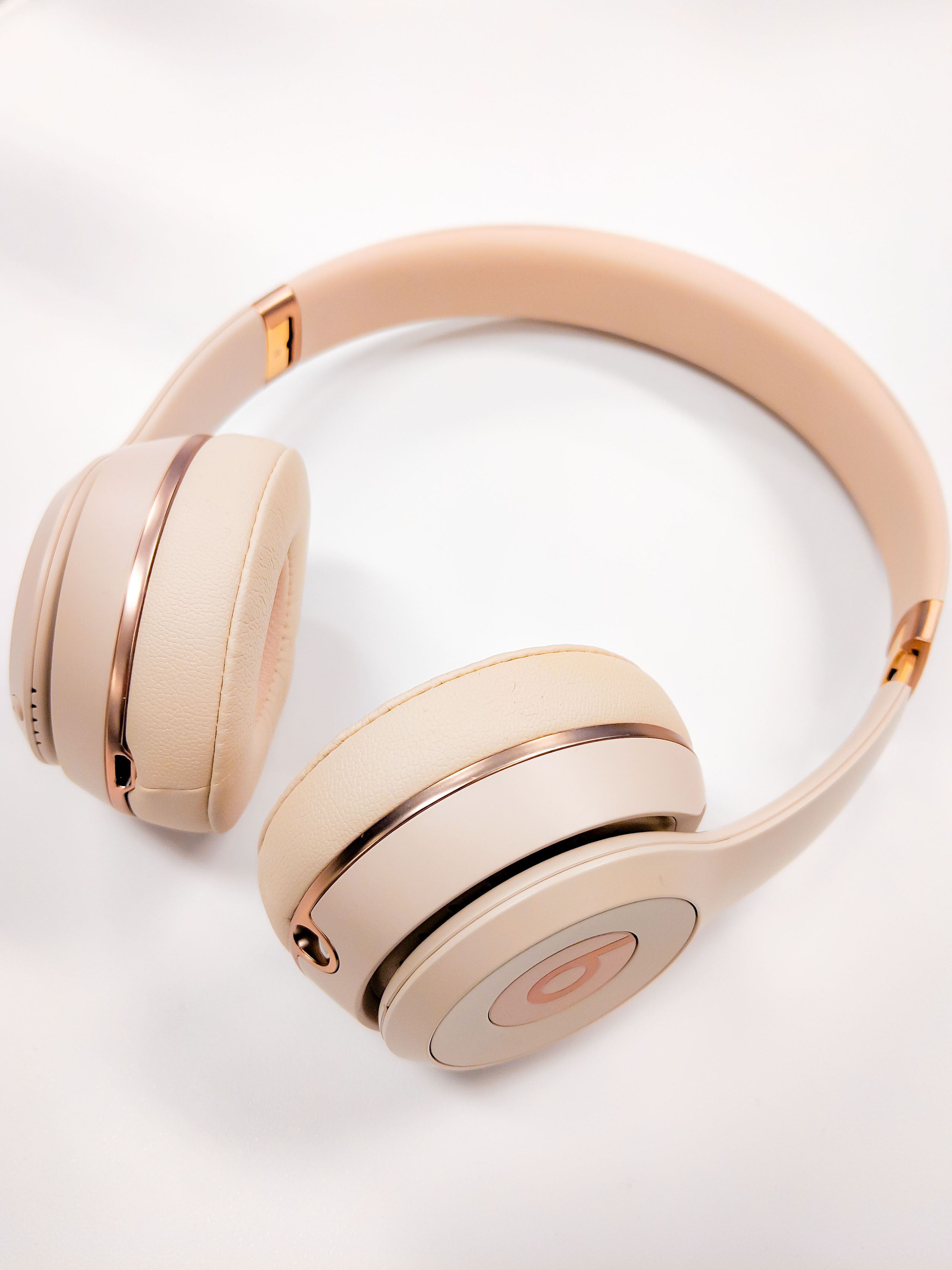 Improve Work Environment by Using Noise Cancelling Headphones