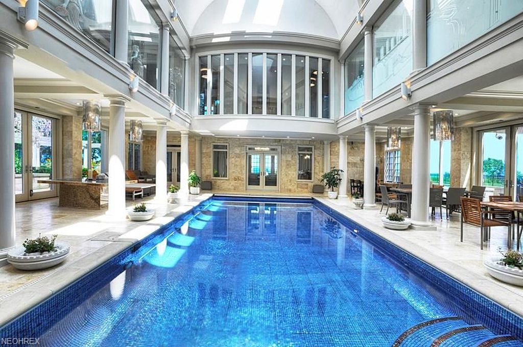 indoor pool in Ohio mansion
