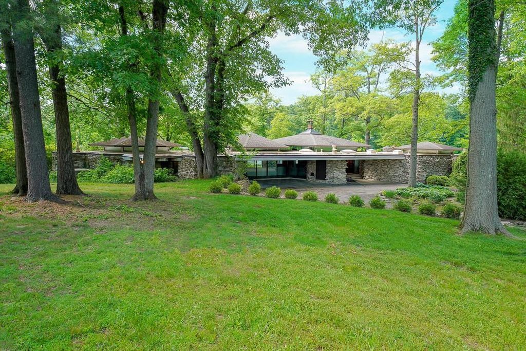 stone lakehouse in Westerville Ohio