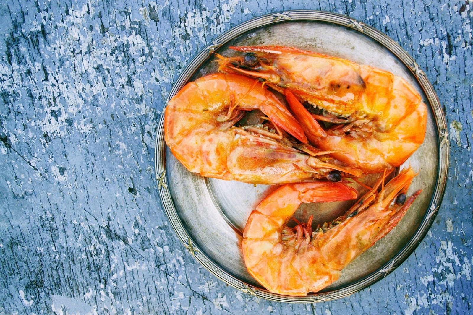 3 big prawn on a plate
