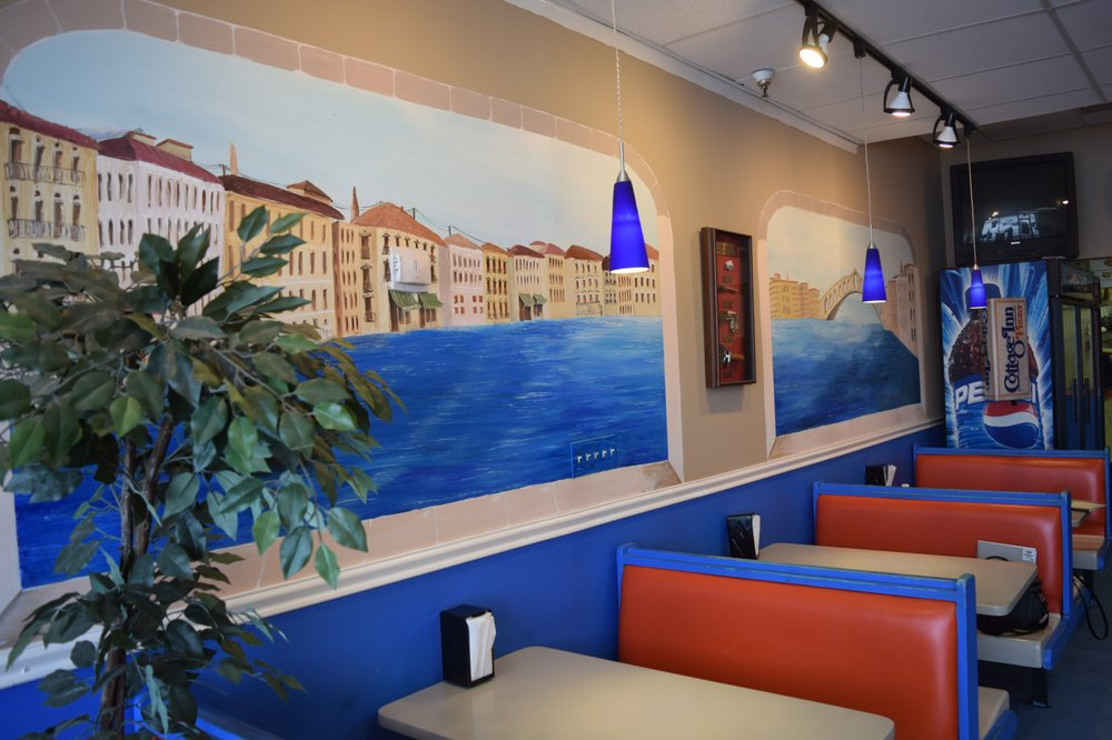 interior of Cottage Inn Pizza in Hilliard