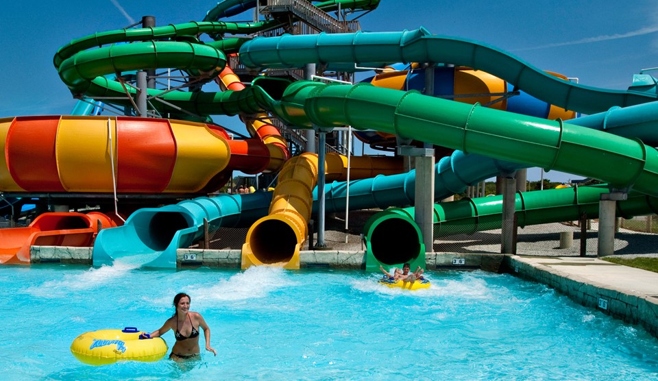 large water slides at zoombezi bay