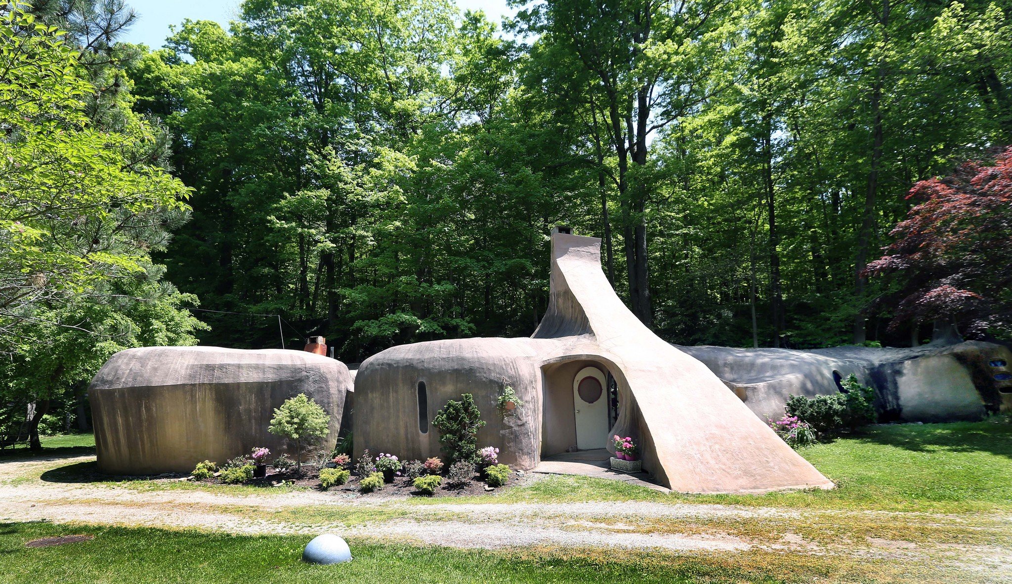Flintstone House in Painesville Ohio