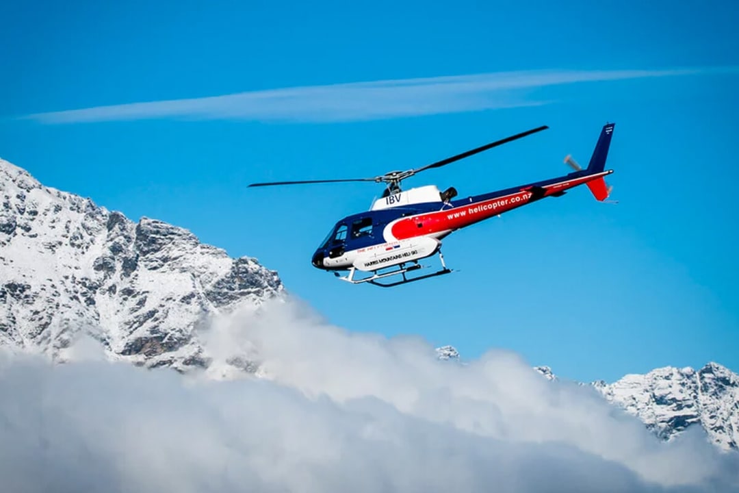 Sentences about helicopter picture