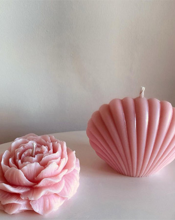We Burn Free. Peony Candle