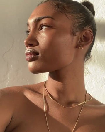 Clean girl make-up look