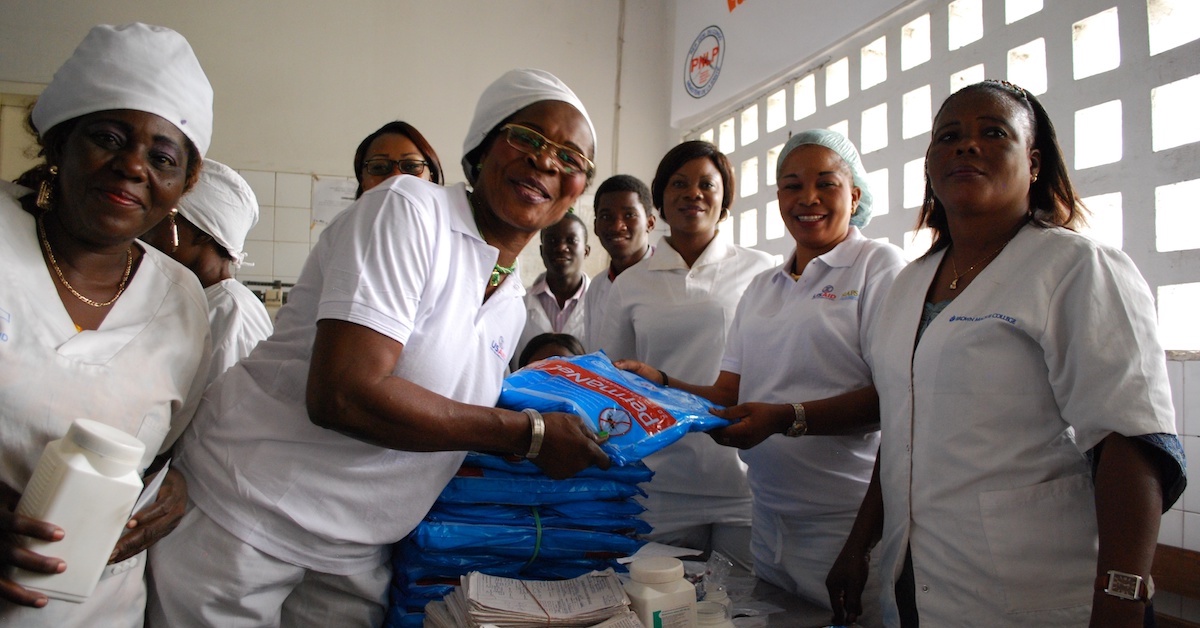 Staff at a prenatal clinic Kinshasa, in the DRC, show packages of insecticide-treated bed nets to be distributed to pregnant women. Photo by Kaukab Jhumra Smith/USAID via Flickr, licensed under (CC BY-NC 2.0).