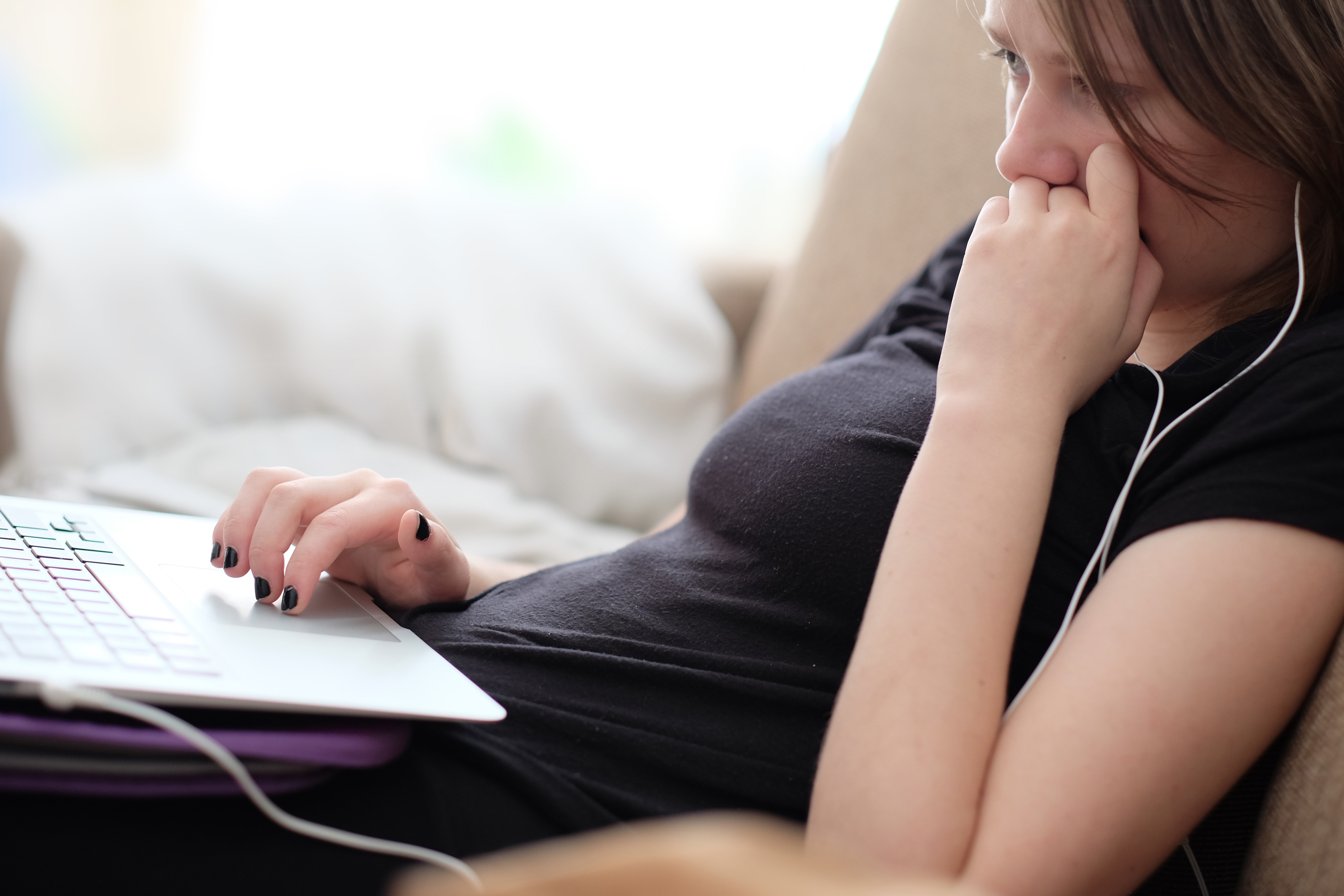Comment bien s’asseoir et se tenir debout