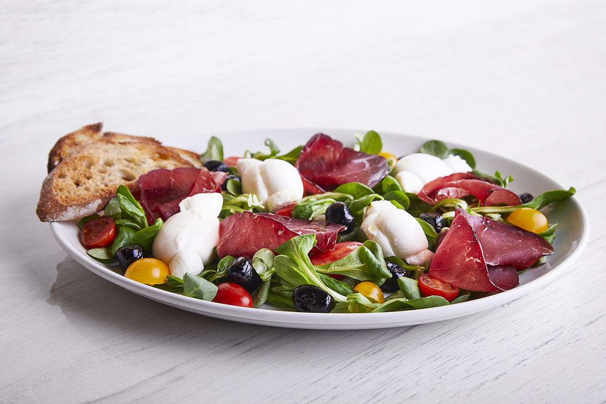 Salad with Cow Milk Mozzarella Knots