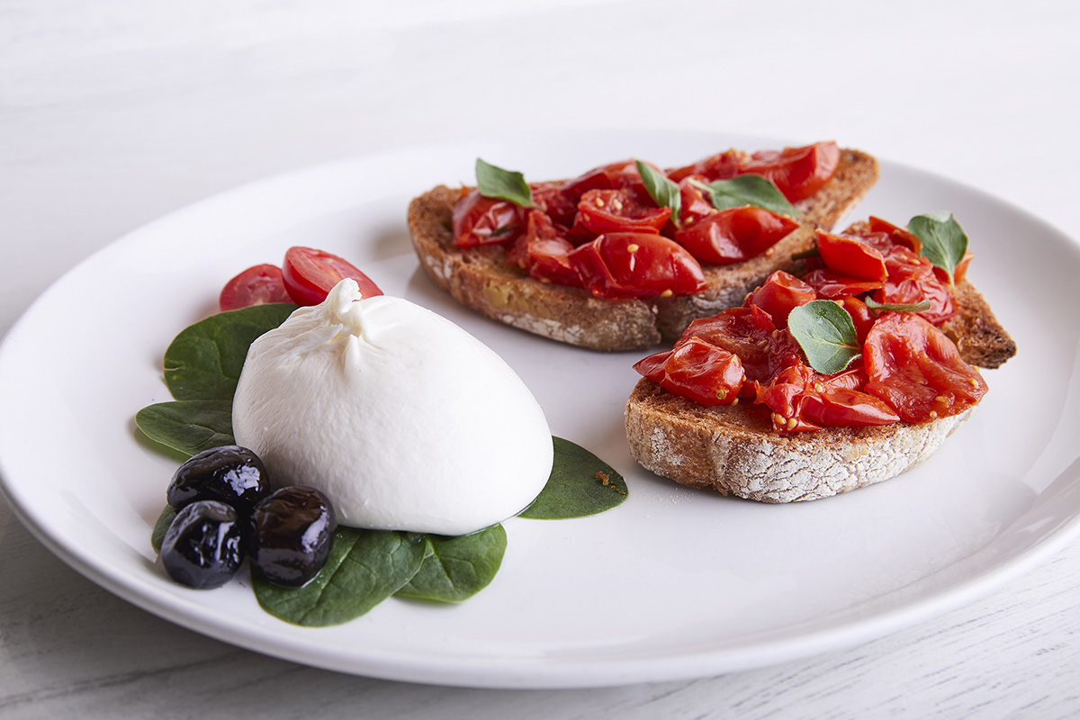 Crostini con Pomodorini del Piennolo del Vesuvio DOP