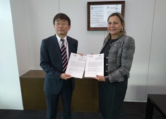 Susumu Iwasaki and Liane Lage with the renewed agreement