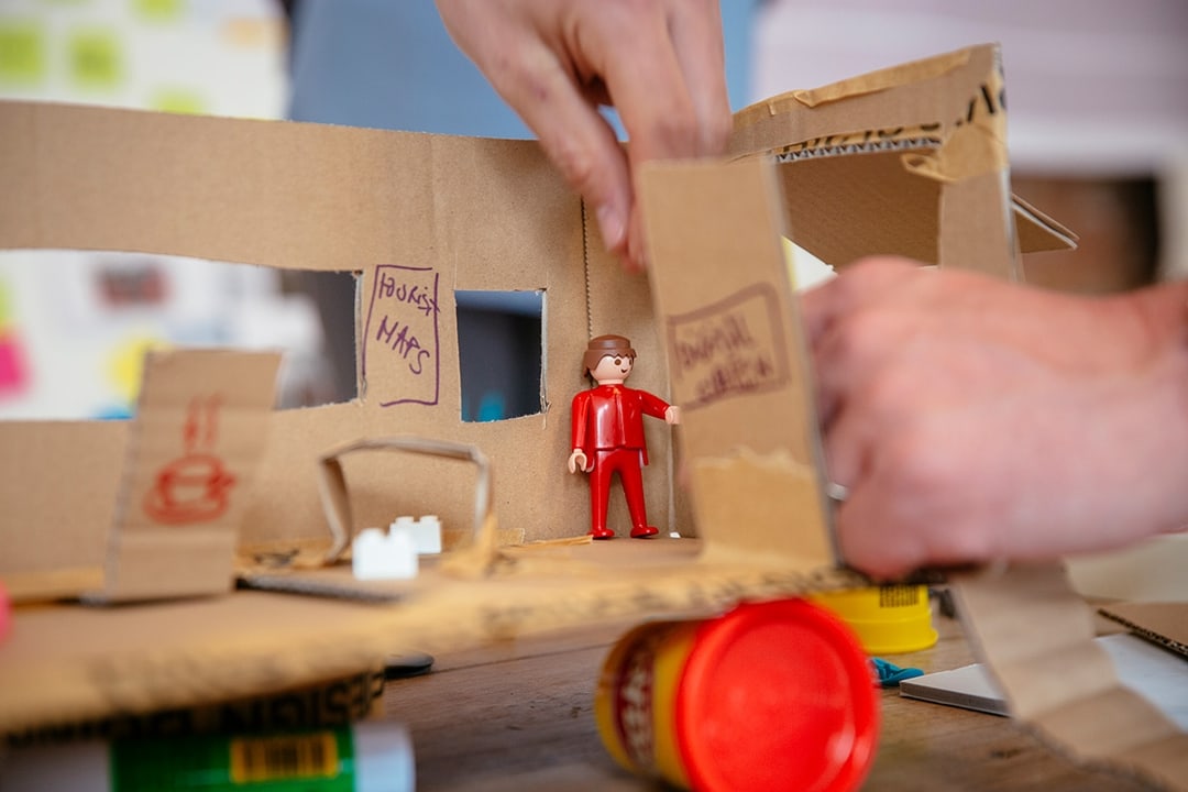 TiSDD Method Cardboard prototyping