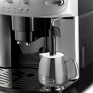 Ручной капучинатор в кофемашине De'Longhi Caffè Venezia ESAM 2200
