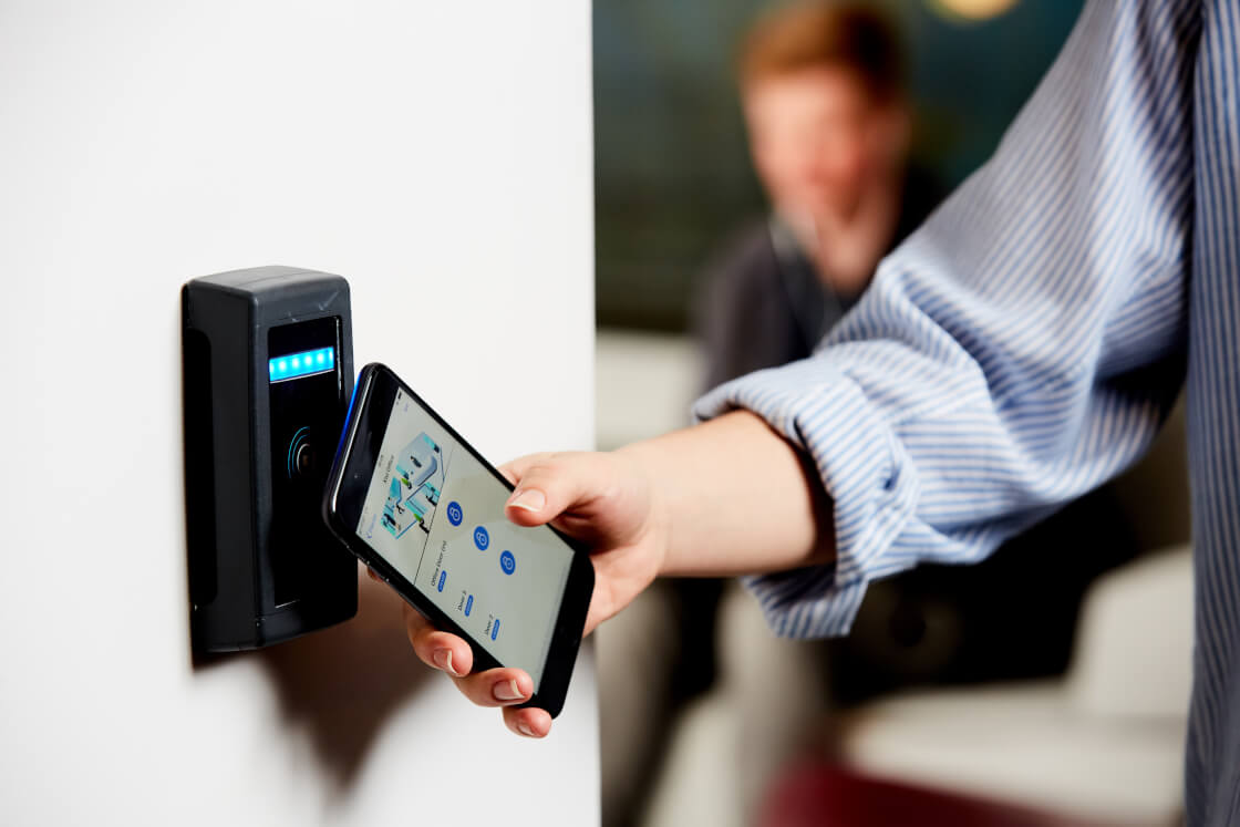 Mobile App and Secure Access Card Kisi Security